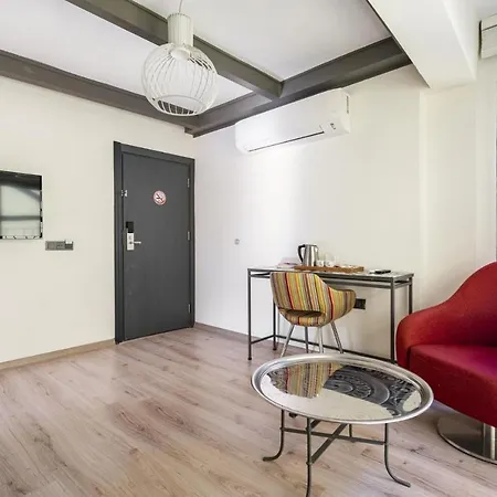 Delightful Flat Near Hadrians Gate * Antália